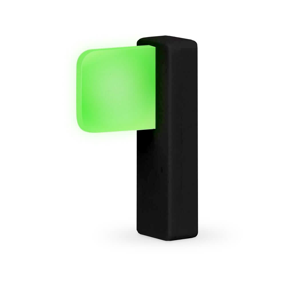 Luxafor Flag Busylight, negro sobre mesa, luminoso en verde, sin fondo